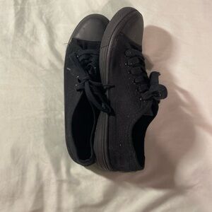 - Charles Albert- 
- Size 9 US Women’s-